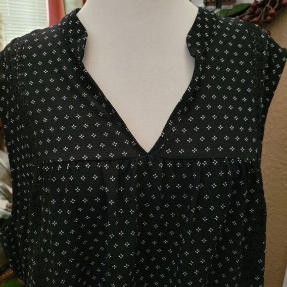Torrid Tank Top Blouse Size 2 2X Black White Geometric Print Lace Trim Boho - Picture 2 of 7